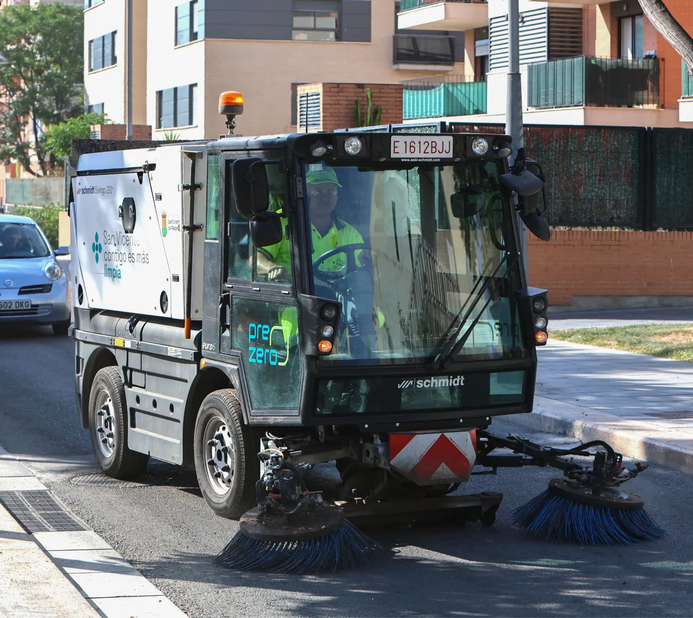 Barredora de limpieza viaria en San Vicente del Raspeig